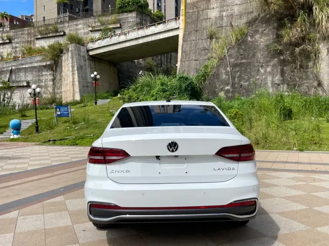 Volkswagen Lavida — Фото автомобиля 9
