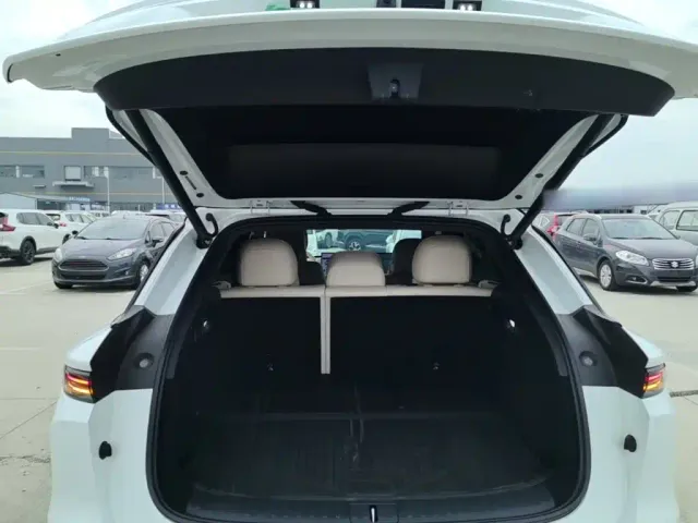 Li Auto i6 — Фото автомобиля 18