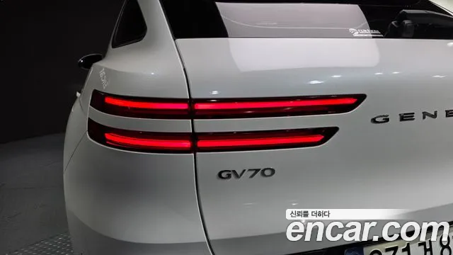 Genesis GV70 — Фото автомобиля 23