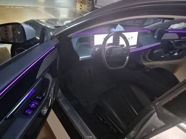 Xpeng P7 — Фото автомобиля 12