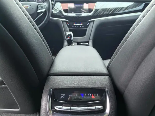Cadillac XT6 — Фото автомобиля 11