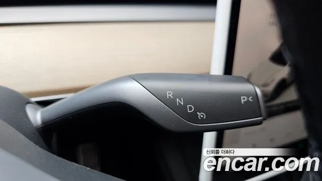 Tesla Model Y — Фото автомобиля 12