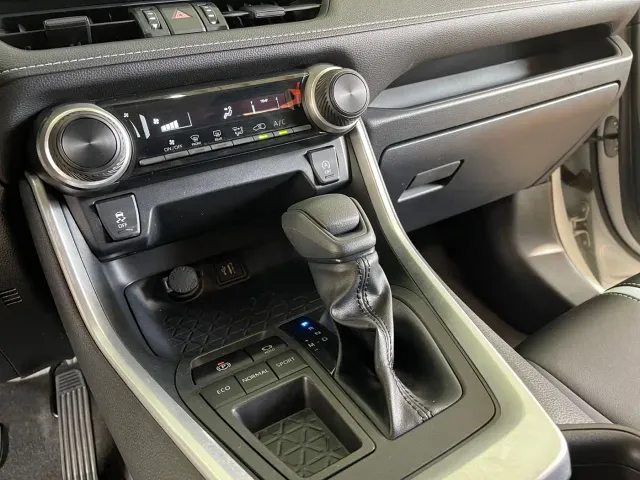 Toyota RAV4 — Фото автомобиля 17