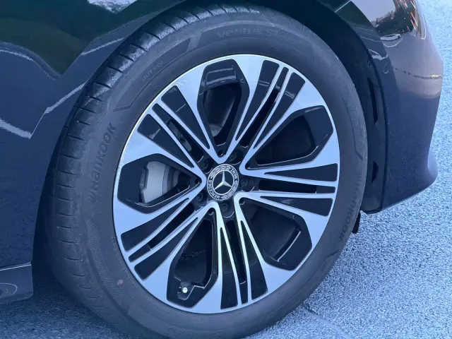 Mercedes-Benz E-Class — Фото автомобиля 11