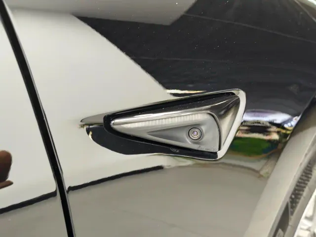 Tesla Model 3 — Фото автомобиля 9