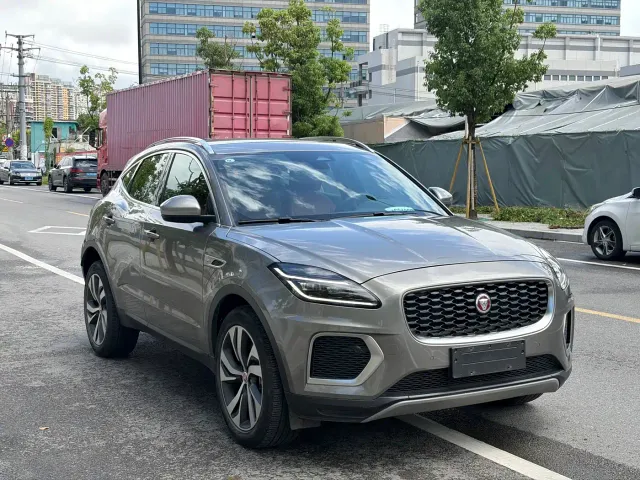 Jaguar E-PACE — Фото автомобиля 3