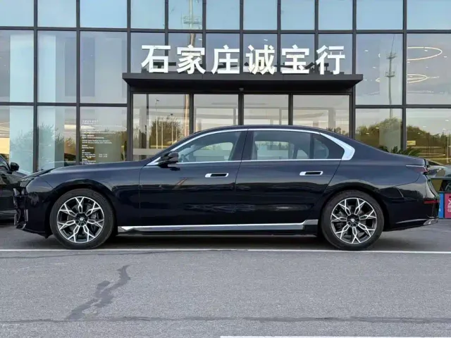 BMW 7 Series — Фото автомобиля 12