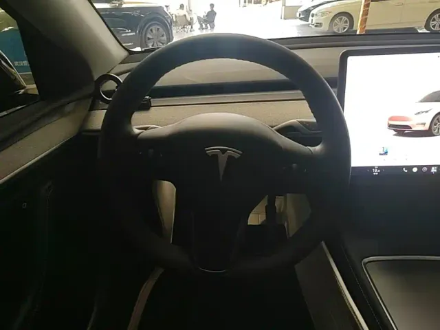 Tesla Model Y — Фото автомобиля 10