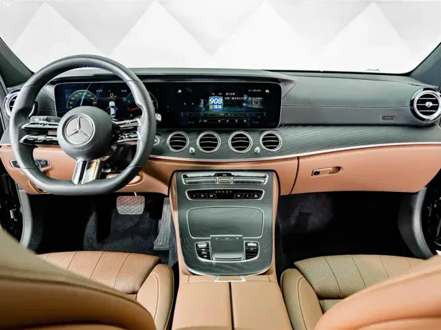 Mercedes-Benz E-Class — Фото автомобиля 12