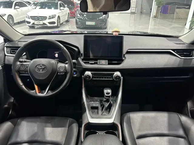 Toyota RAV4 — Фото автомобиля 8