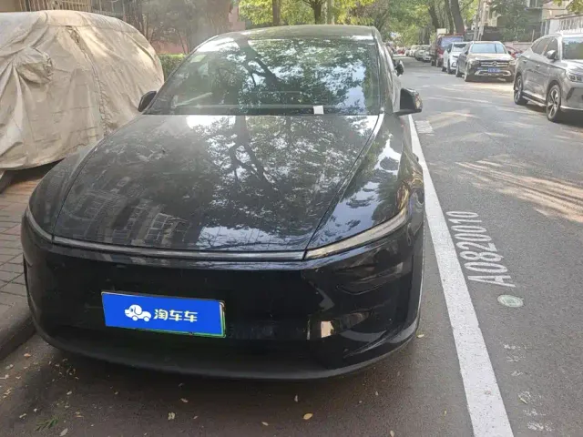 Tesla Model Y L — Фото автомобиля 2