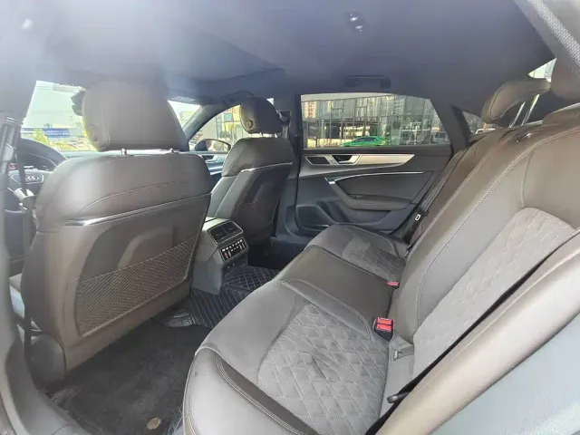 Audi A7L — Фото автомобиля 12