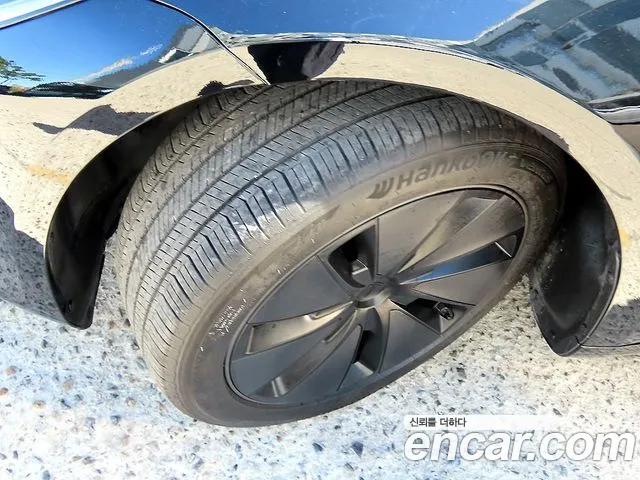 Tesla Model 3 — Фото автомобиля 20