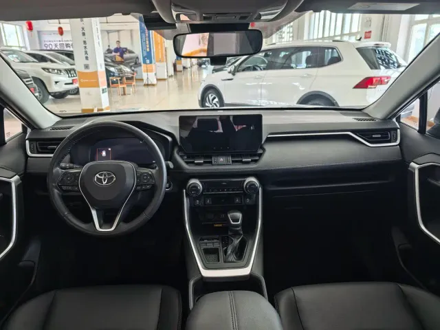 Toyota RAV4 — Фото автомобиля 9