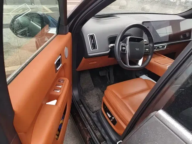 Li Auto L8 — Фото автомобиля 15