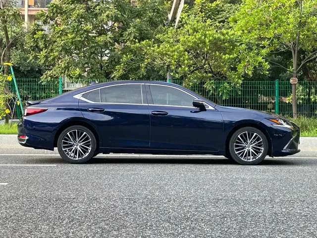 Lexus ES — Фото автомобиля 17