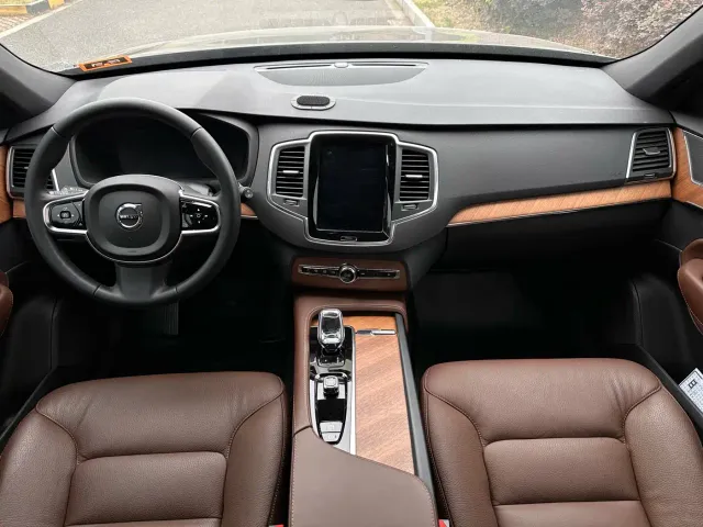 Volvo XC90 — Фото автомобиля 7