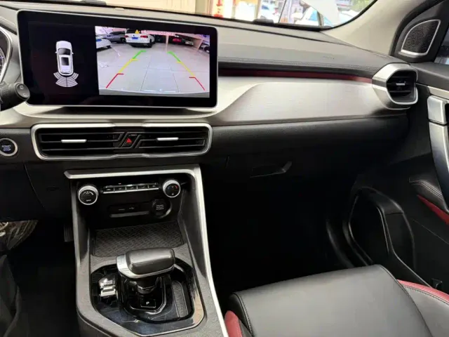 Geely Binyue — Фото автомобиля 12