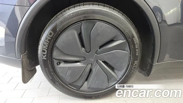 Tesla Model Y — Фото автомобиля 5