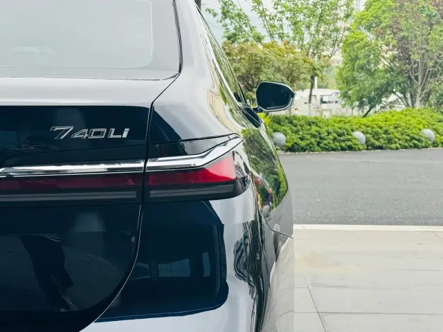 BMW 7 Series — Фото автомобиля 8