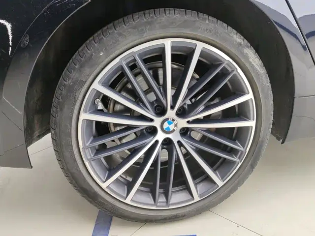 BMW 5 Series — Фото автомобиля 6