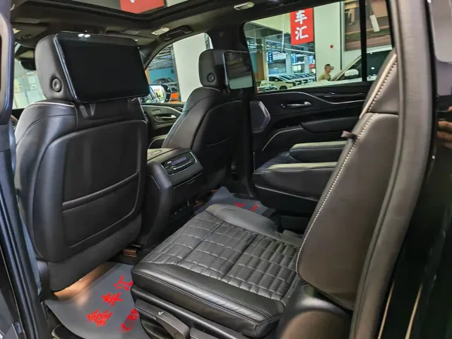 Cadillac Escalade — Фото автомобиля 14