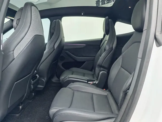 Tesla Model Y L — Фото автомобиля 5
