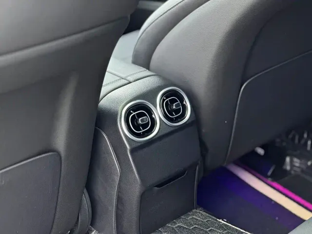 Mercedes-Benz C-Class — Фото автомобиля 9