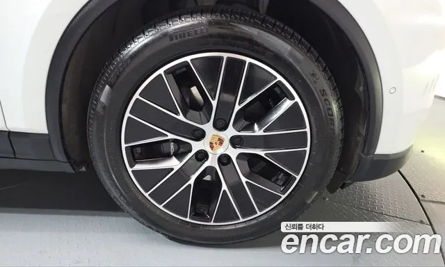Porsche Macan Electric — Фото автомобиля 6