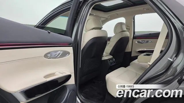 Genesis GV70 2.5T Бензин AWD — Фото автомобиля 29