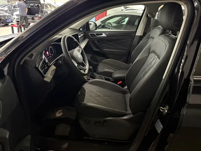 Volkswagen Tiguan L — Фото автомобиля 5