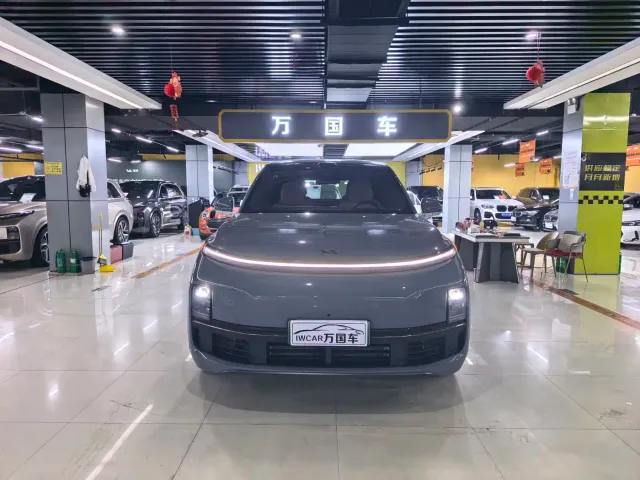 Li Auto L8 — Фото автомобиля 2