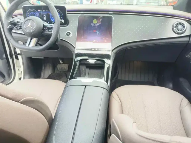 Mercedes-Benz EQE SUV — Фото автомобиля 12