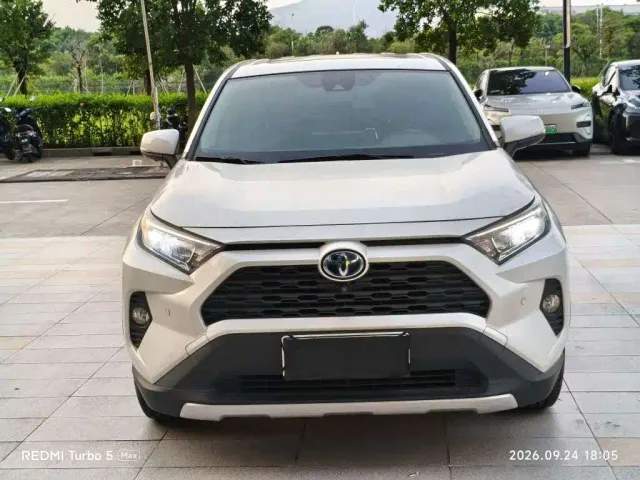 Toyota RAV4 — Фото автомобиля 2