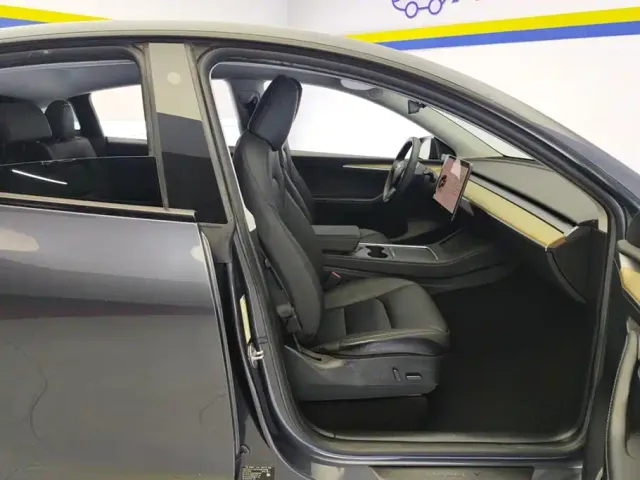 Tesla Model Y — Фото автомобиля 8