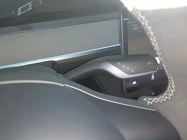 Tesla Model Y — Фото автомобиля 13