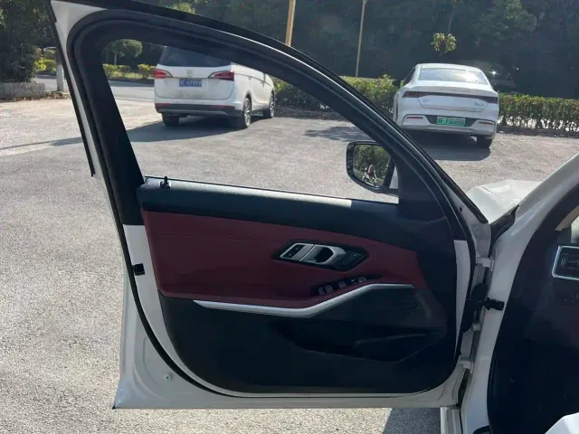 BMW 3 Series — Фото автомобиля 21