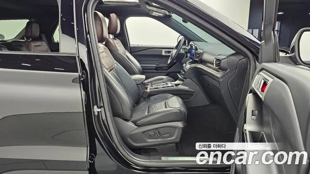 Ford Explorer Explorer 6 поколение 3.0 Platinum 4WD — Фото автомобиля 12