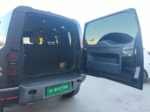 Land Rover Defender — Фото автомобиля 18