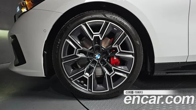 BMW 5-Series 5 серия (G60) 530i xDrive M Sport Pro Special Edition — Фото автомобиля 4