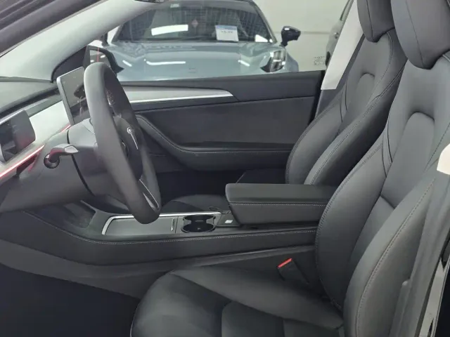Tesla Model Y — Фото автомобиля 5