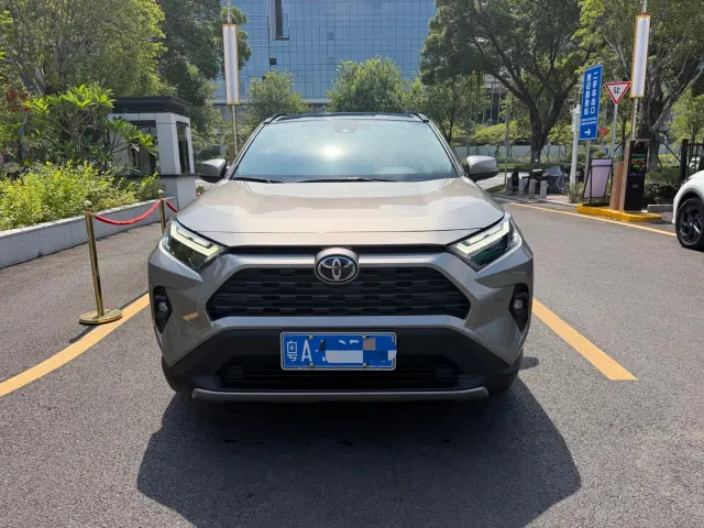 Toyota RAV4 — Фото автомобиля 2