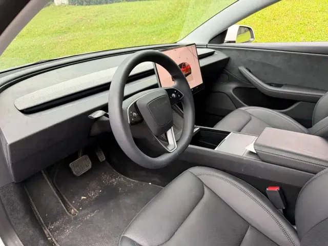 Tesla Model 3 — Фото автомобиля 7