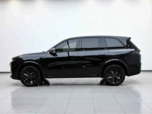 Li Auto L8 — Фото автомобиля 3