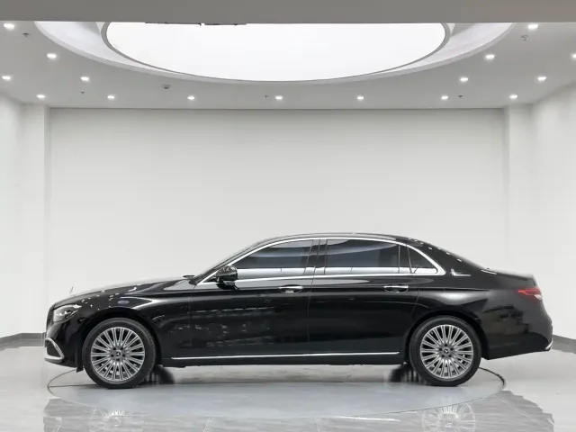 Mercedes-Benz E-Class — Фото автомобиля 4