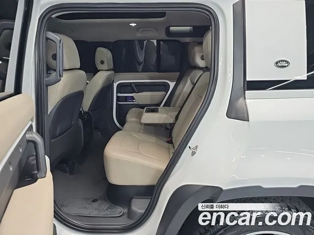 Land Rover Defender — Фото автомобиля 18