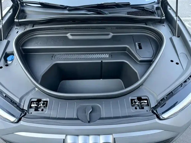 Audi Q6L e-tron — Фото автомобиля 3