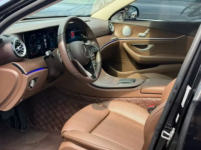 Mercedes-Benz E-Class — Фото автомобиля 5