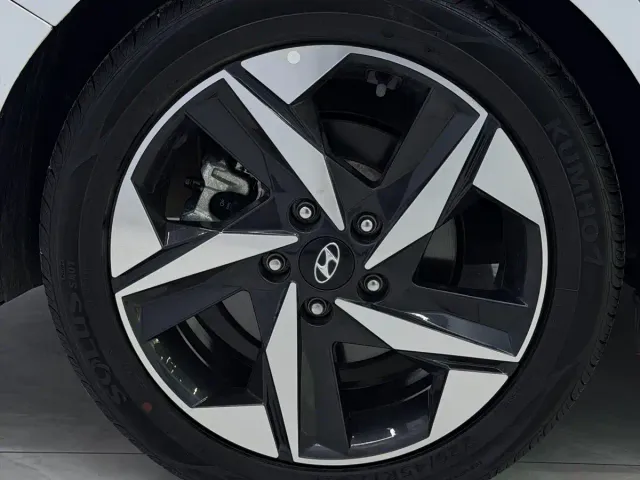 Hyundai Elantra — Фото автомобиля 22