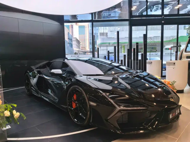 Lamborghini Revuelto — Фото автомобиля 5